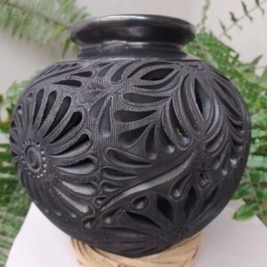 Cántaro calado flores y petalos