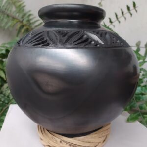 Cántaro liso rayado y calado en hojas a 3/4