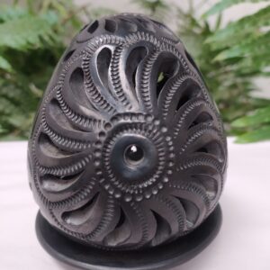 Lámpara de huevo chica calado de flores con petalos