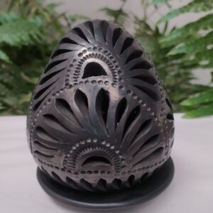 Lámpara de huevo calado de flores con petalos