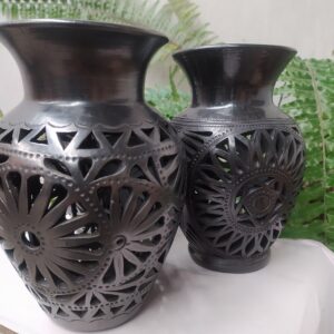 Floreros de boca lisa de diferentes diseños en calado