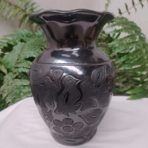 Florero de boca ondulada mediana