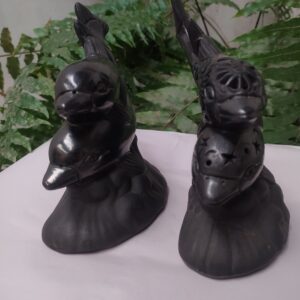 Delfín grande sobre el mar