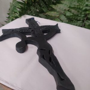 Cruz adornada sin rostro calado