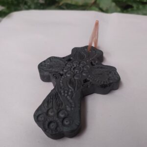 Cruz ancha grabado de flores