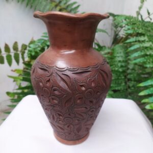 Florero café boca ondulada